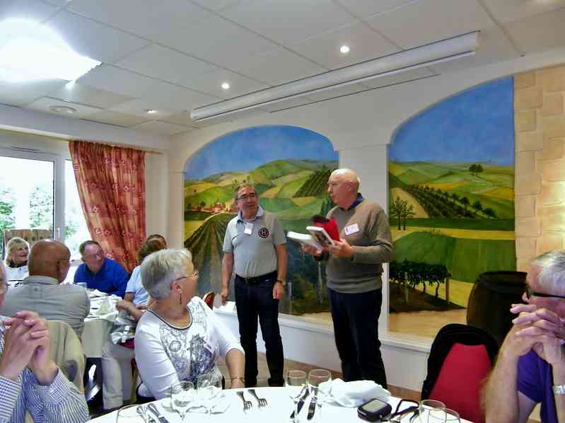 01_100_8018 (Poncet).jpg - Avec un peu d'avance : « Bon (70 e ) anniversaire » au « secrétaire perpétuel » !